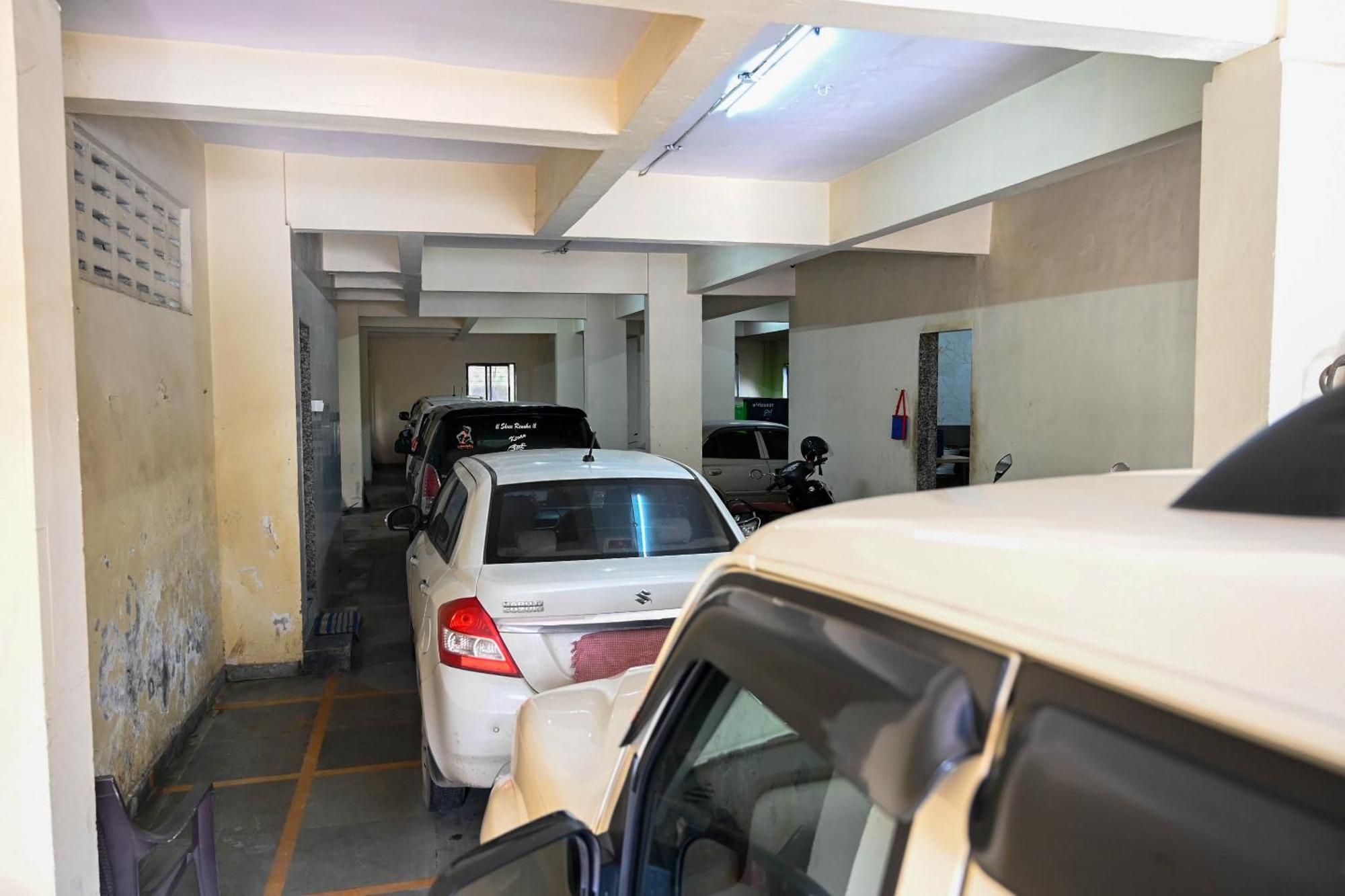Hotel Adiraj Residency Navi Mumbai Esterno foto