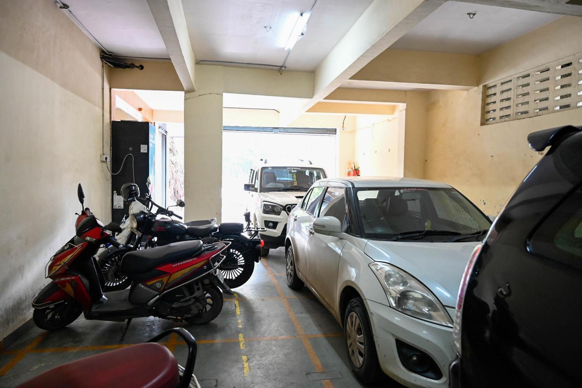 Hotel Adiraj Residency Navi Mumbai Esterno foto